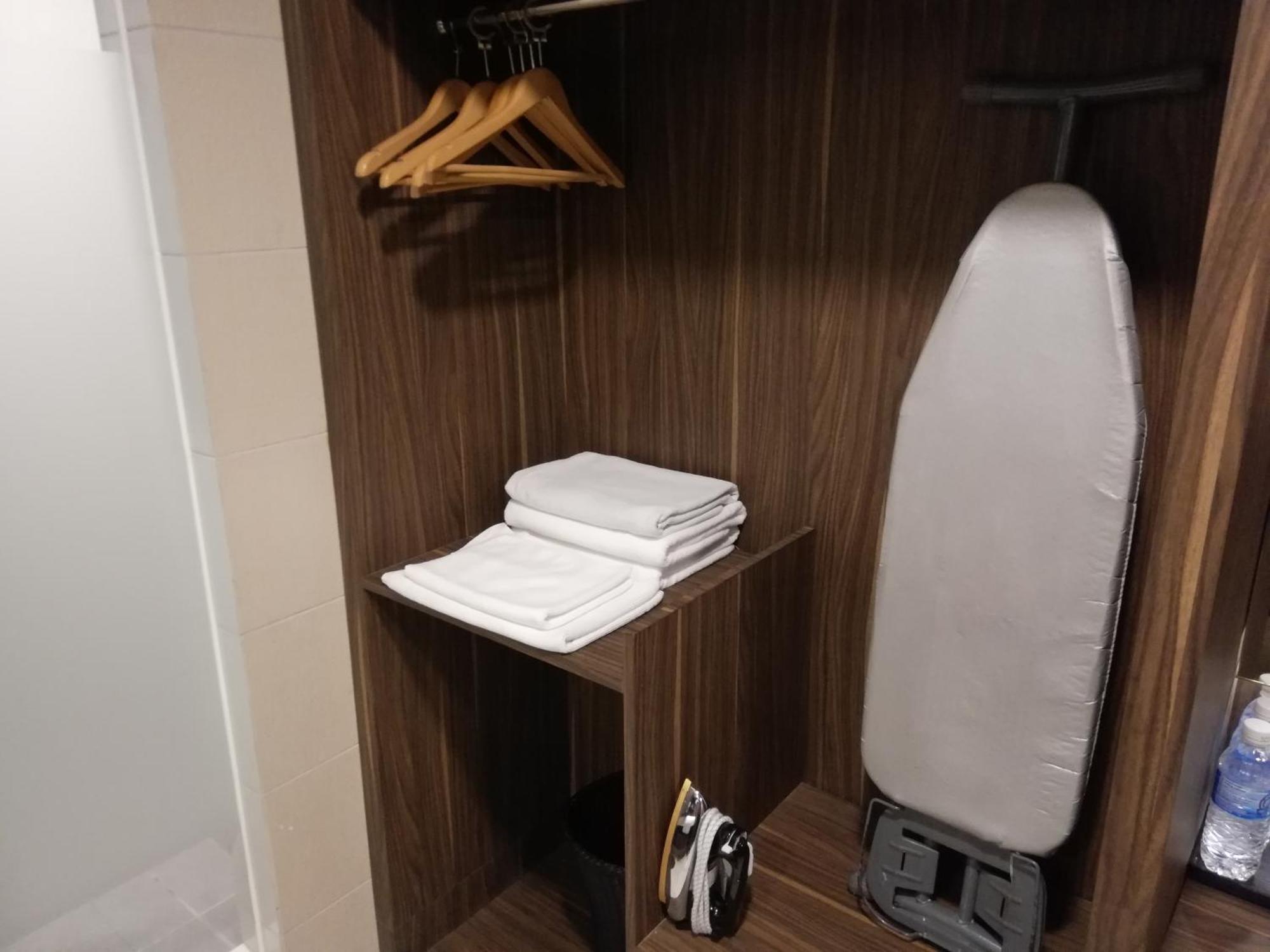 Ease Hotel Kota Kinabalu Bagian luar foto