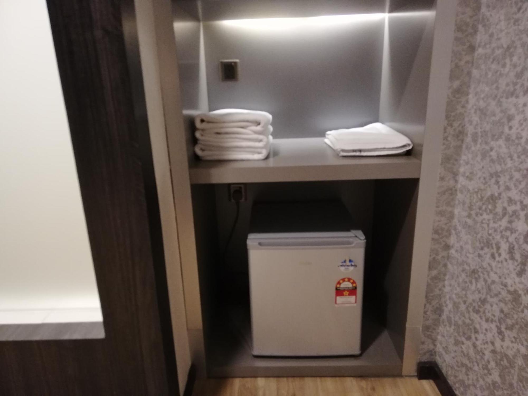 Ease Hotel Kota Kinabalu Bagian luar foto