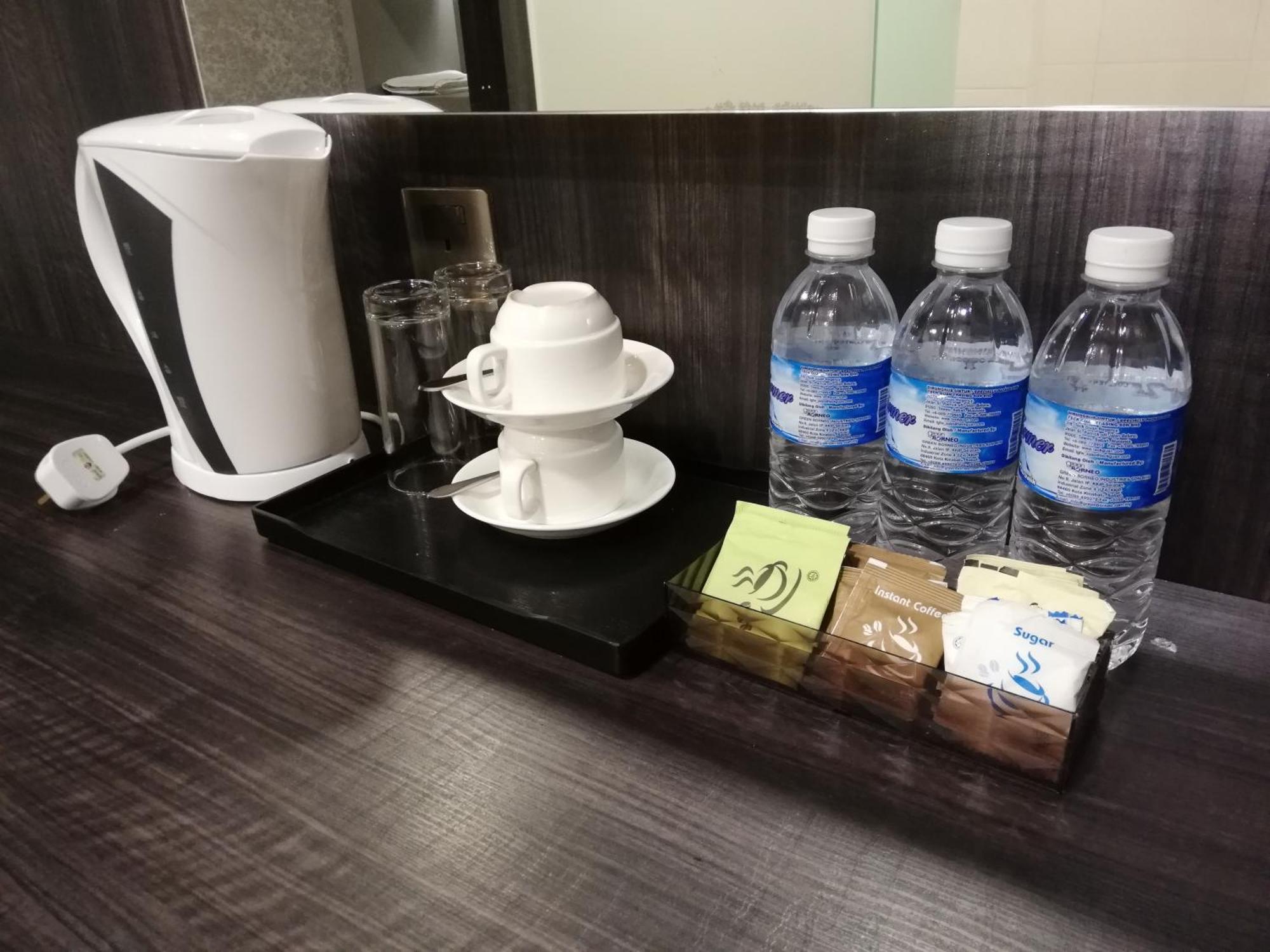 Ease Hotel Kota Kinabalu Bagian luar foto