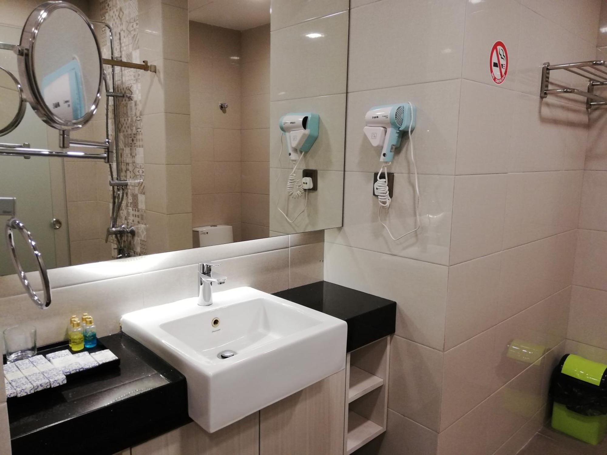 Ease Hotel Kota Kinabalu Bagian luar foto