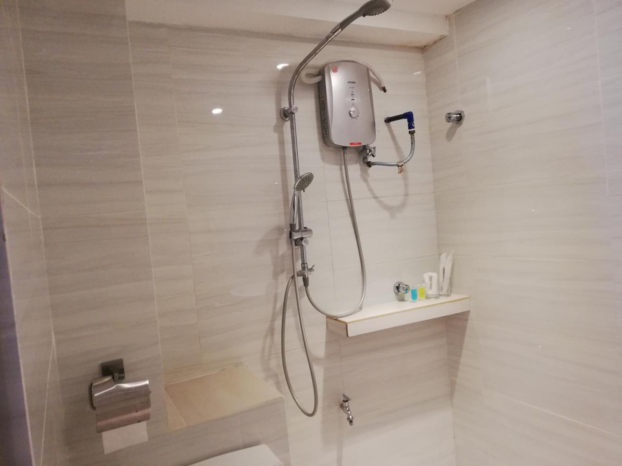 Ease Hotel Kota Kinabalu Bagian luar foto