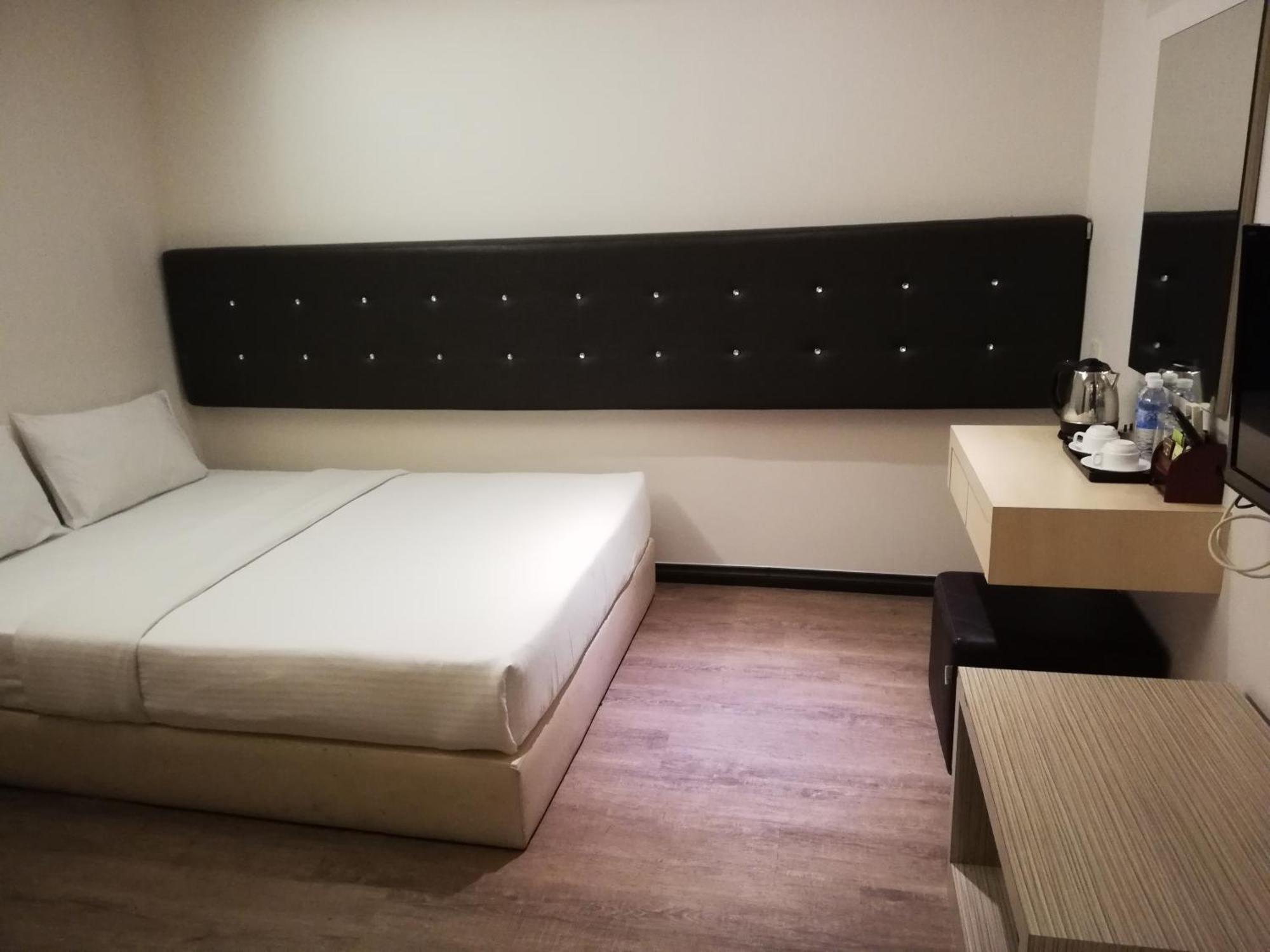 Ease Hotel Kota Kinabalu Bagian luar foto