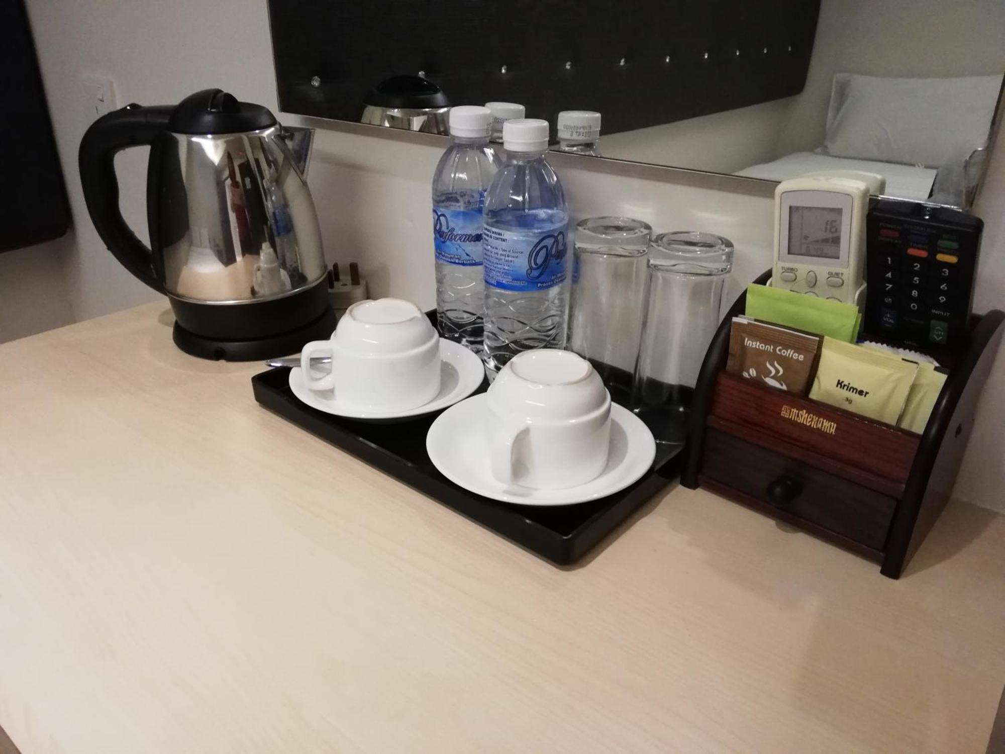 Ease Hotel Kota Kinabalu Bagian luar foto