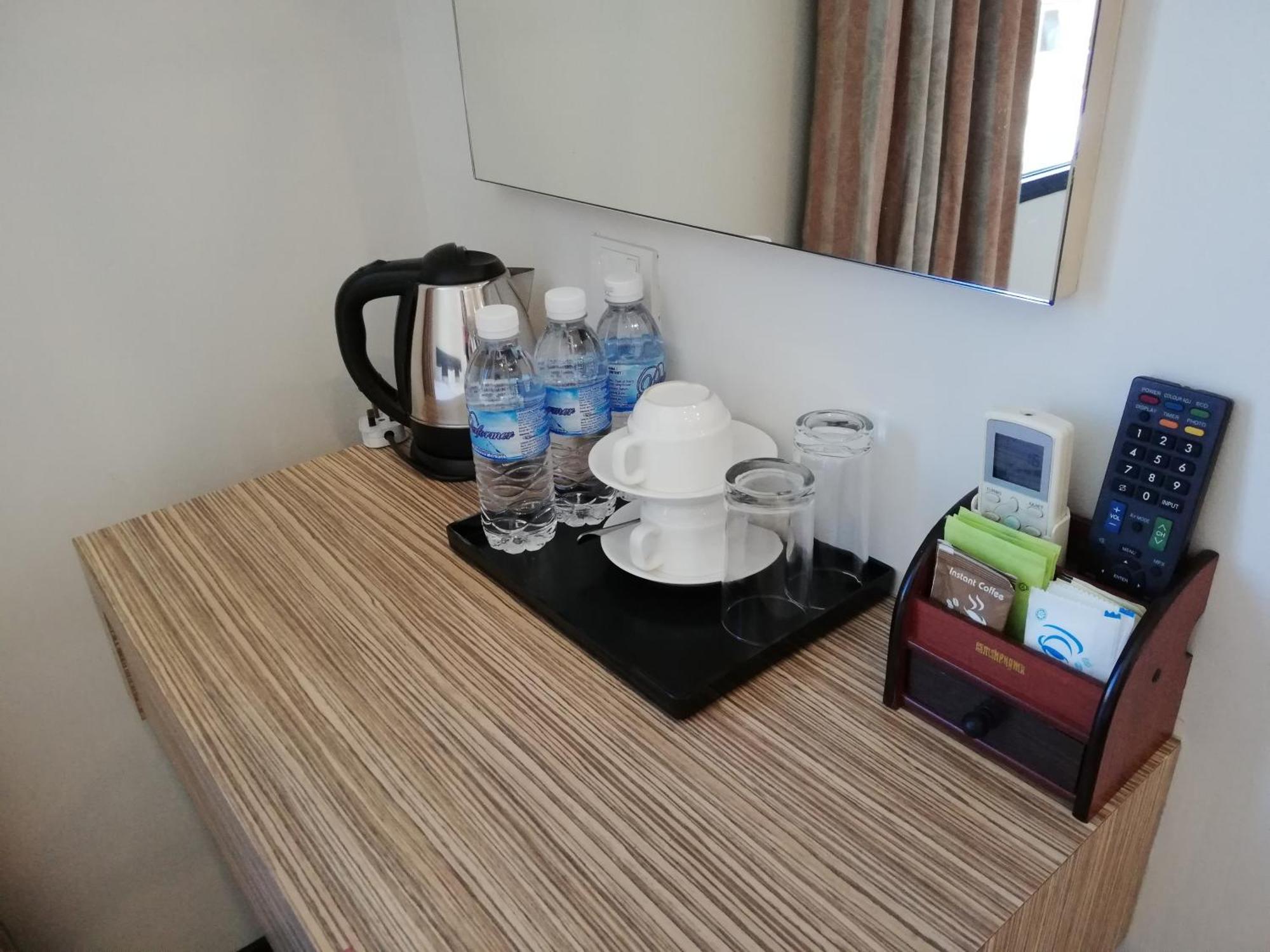 Ease Hotel Kota Kinabalu Bagian luar foto