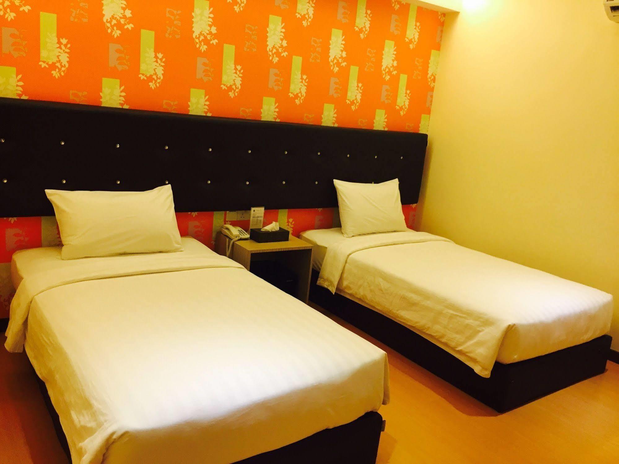 Ease Hotel Kota Kinabalu Bagian luar foto