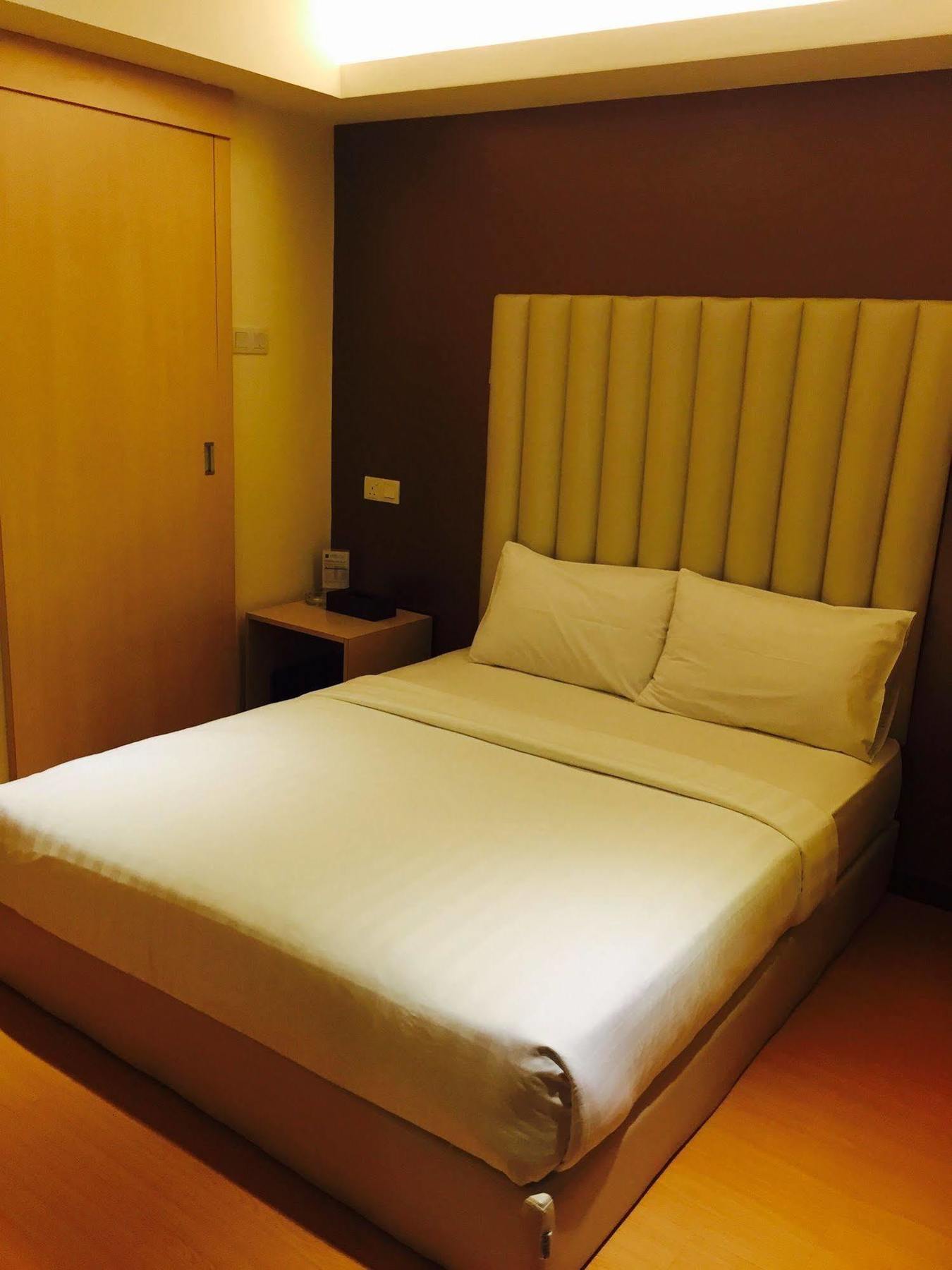 Ease Hotel Kota Kinabalu Bagian luar foto