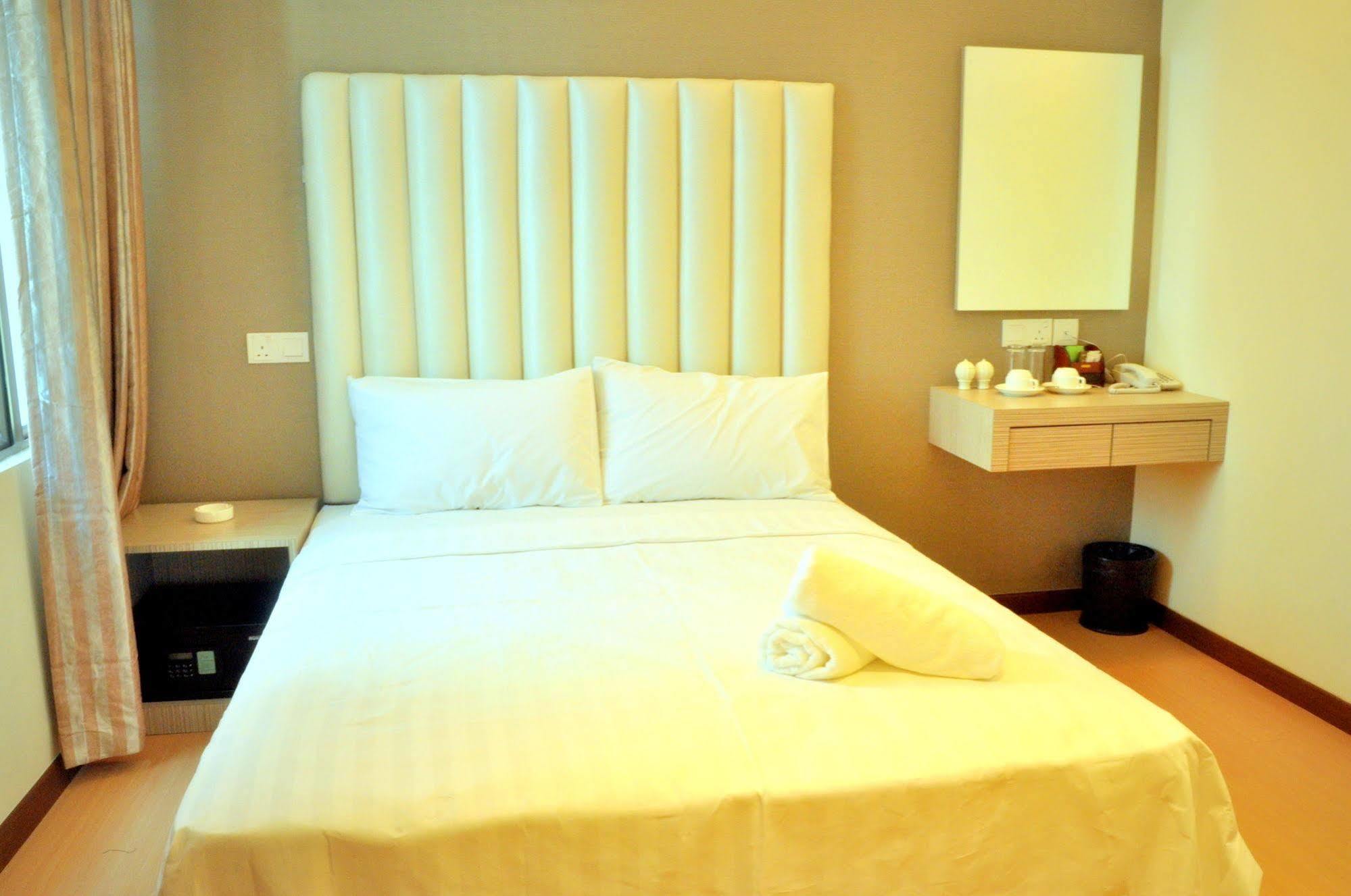 Ease Hotel Kota Kinabalu Bagian luar foto