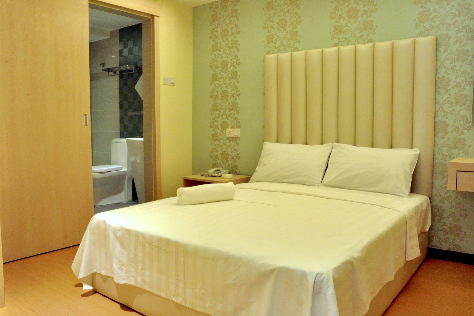 Ease Hotel Kota Kinabalu Bagian luar foto