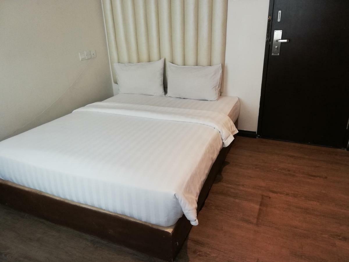 Ease Hotel Kota Kinabalu Bagian luar foto