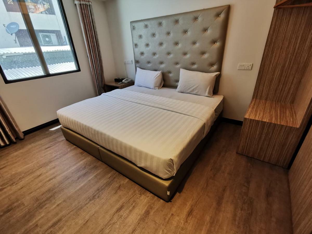 Ease Hotel Kota Kinabalu Bagian luar foto